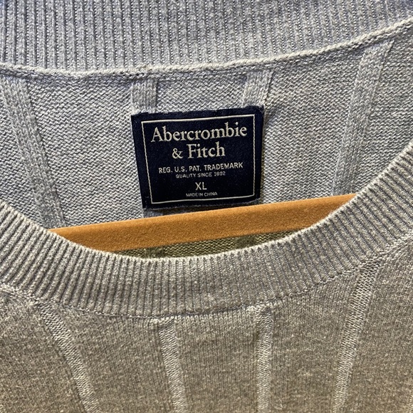 Abercrombie $ Fitch Sweater in XL - Picture 4 of 4